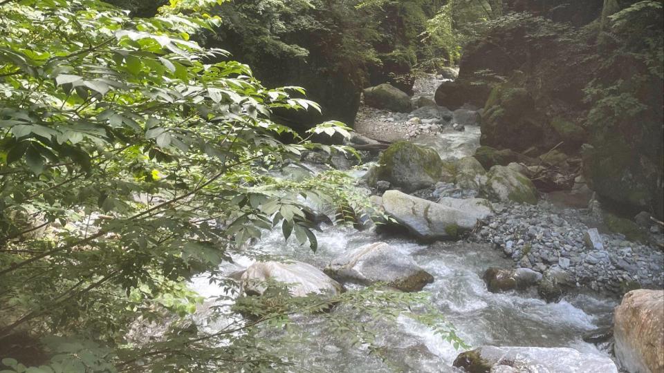 われても末に　逢はむとぞ思ふ